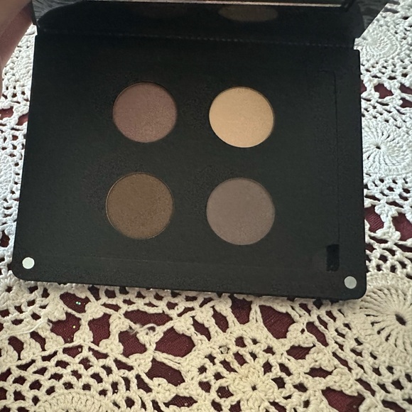 Ittse Build Your Own Palette Magnetic Palette with Insert - Picture 3 of 5